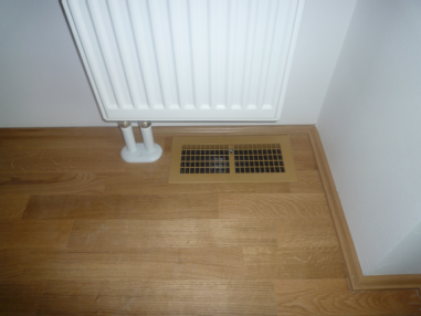 L’aria di mandata viene convogliata nelle stanze attraverso dei diffusori a pavimento. 